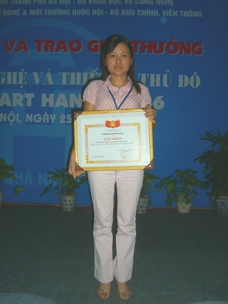 STECH is honoured with a certificate of merit from the Hanoi Department of Science and Technology at Techmart Hanoi 2006